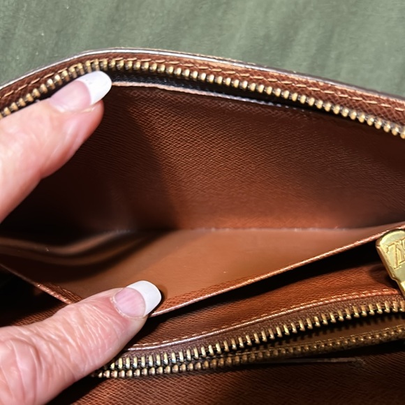 Louis Vuitton Zippy wallet Authentic - Picture 9 of 13